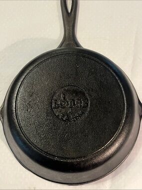 Vintage Lodge 5SK Cast Iron Skillet 8”